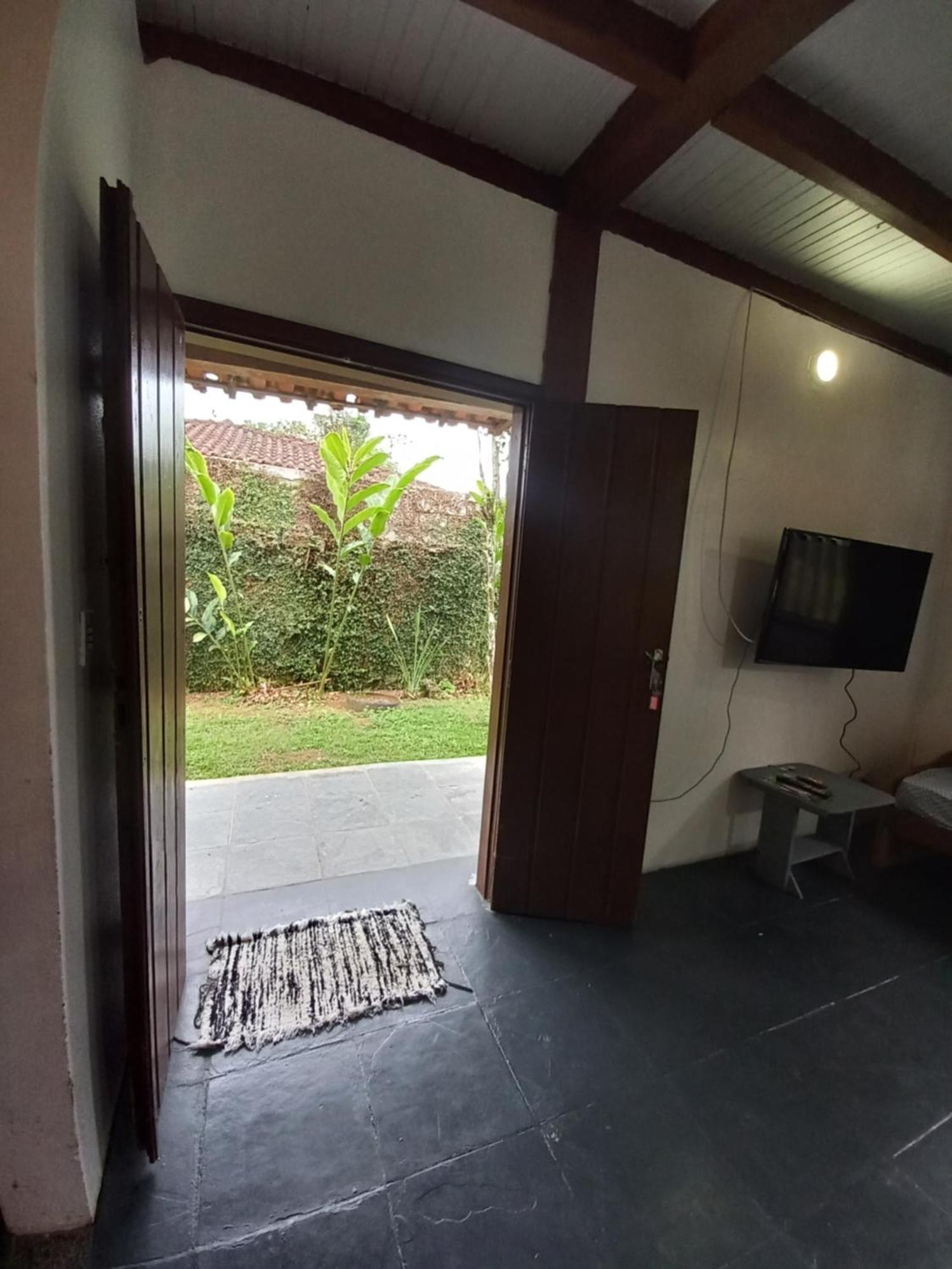 Espaço simples bem localizado Ilhabela Exterior foto